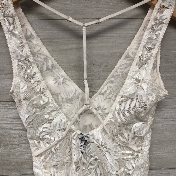 | Victoria's Secret | White Lace Bodysuit. Size S. - Picture 4 of 5